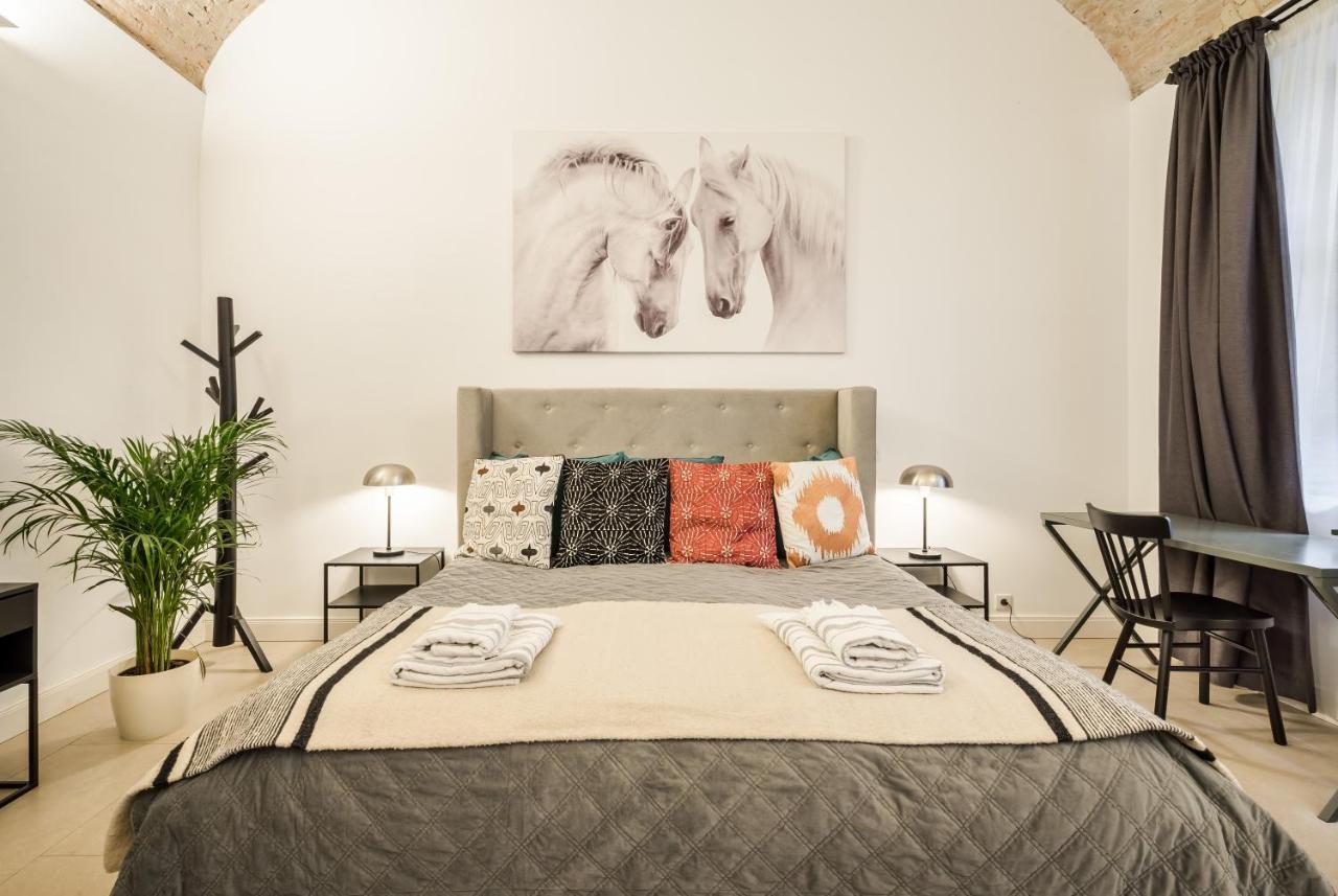 Urban Stable Luxury Apartments Budapest Eksteriør billede