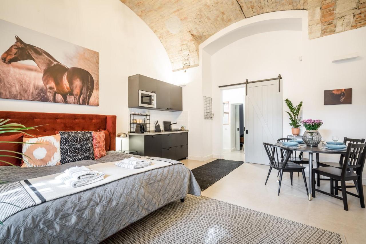 Urban Stable Luxury Apartments Budapest Eksteriør billede